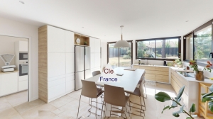 Contemporary Detached House with Swimming Pool