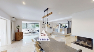 Contemporary Detached House with Swimming Pool