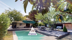 Contemporary Detached House with Swimming Pool