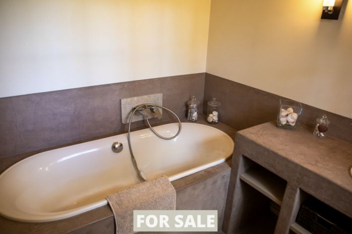 Detached Country House with Swimming Pool