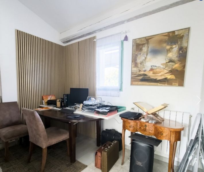 Stunning Detached Villa with Landscaped Gardens