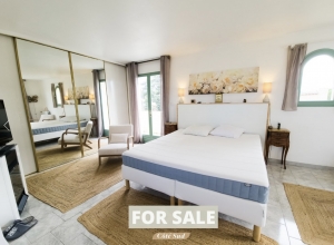 Stunning Detached Villa with Landscaped Gardens