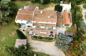 Stunning Detached Villa with Landscaped Gardens