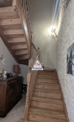 Detached Country House with Swimming Pool and Land