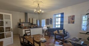 Detached Country House with Swimming Pool and Land