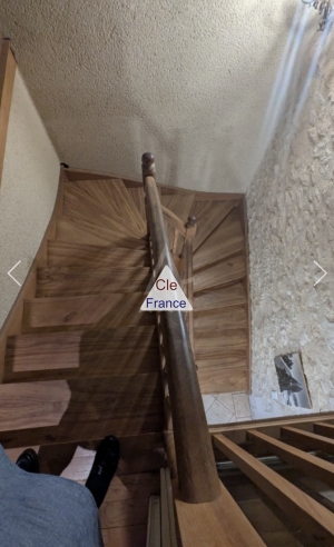 Detached Country House with Swimming Pool and Land