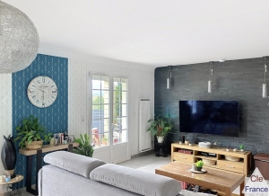 Beautiful Family Home with Pool in Garden