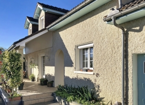Beautiful Family Home with Pool in Garden