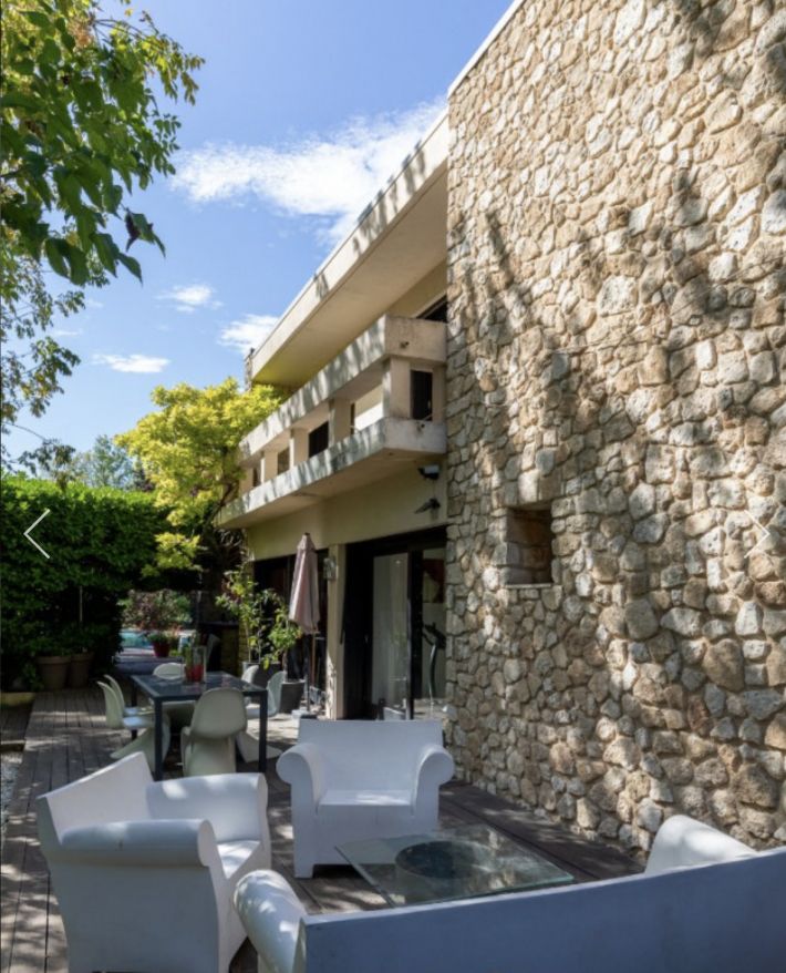 Architect Designed Uber Contemporary House