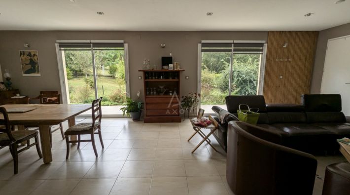 Large Detached Country House with Parkland Garden