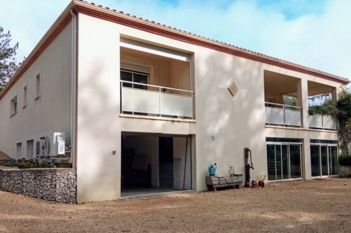 Large Detached Country House with Parkland Garden