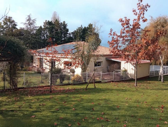 Large Detached Country House with Parkland Garden