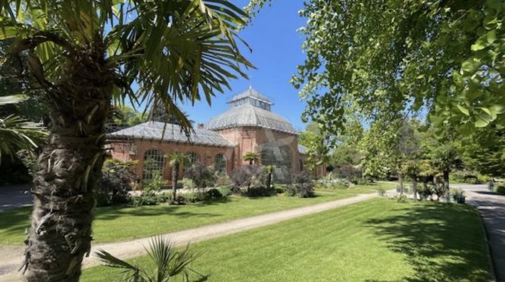 Apartment Overlooking the Botanical Garden