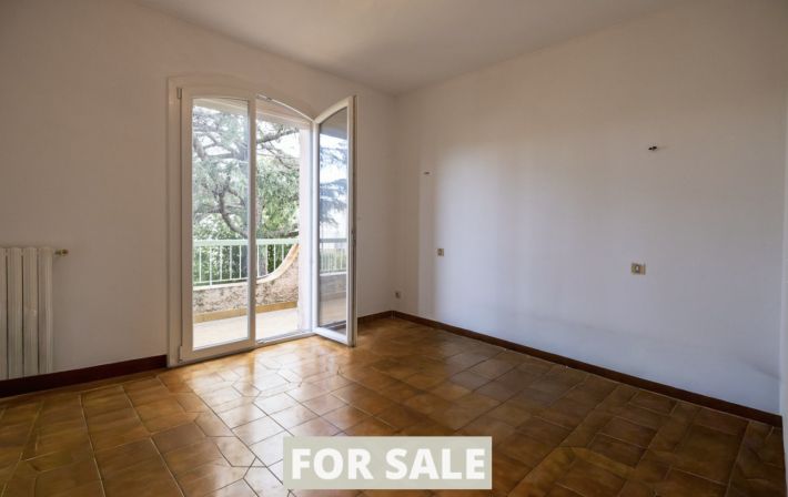 Beautiful House with Terraces and Garden