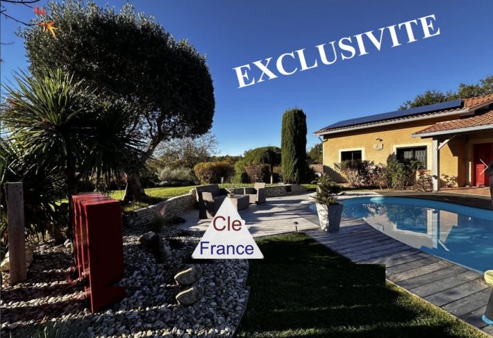 Detached House with Garden and Swimming Pool