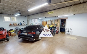 Detached House with Garden and Swimming Pool