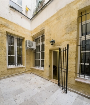 Apartment in Heart of Historic District