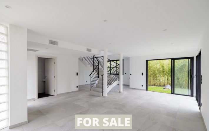 New Build Detached House with Garden