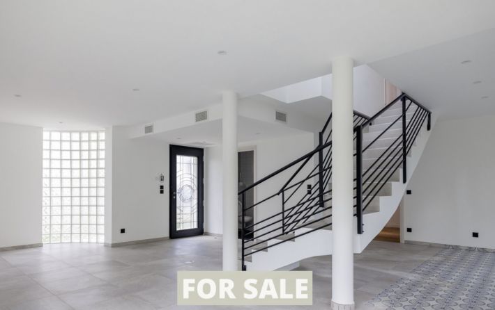 New Build Detached House with Garden