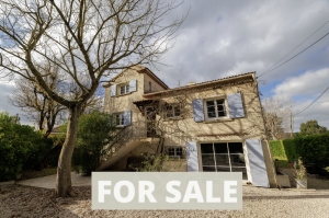 Detached House with Pool in Landscaped Garden