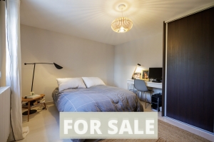 Detached House with Pool in Landscaped Garden