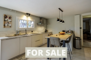 Detached House with Pool in Landscaped Garden