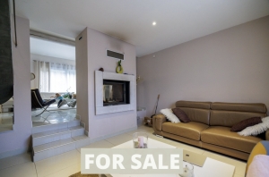 Contemporary House with Swimming Pool