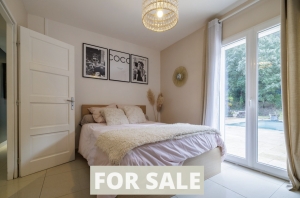 Contemporary House with Swimming Pool