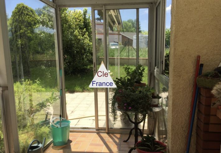 Detached House with Conservatory and Garden