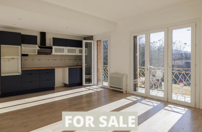 Lovely Villa With Courtyard Garden