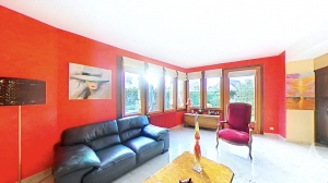 Lovely Detached House with Garden