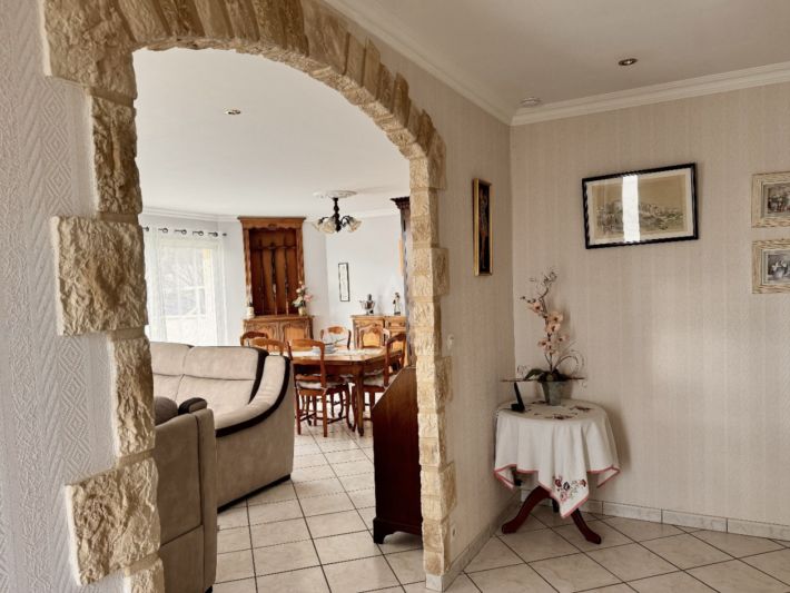 Detached Villa with Mature Garden and Open View