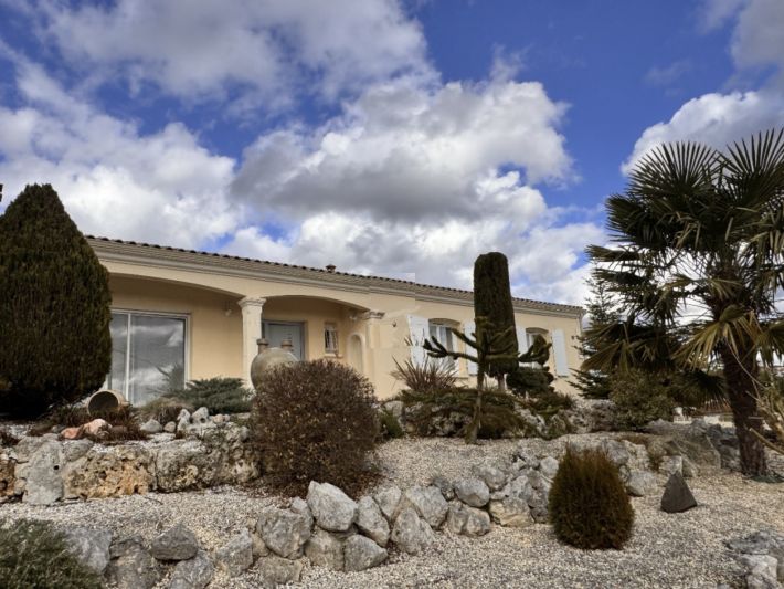 Detached Villa with Mature Garden and Open View