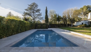 Detached House with Pool in Landscaped Garden