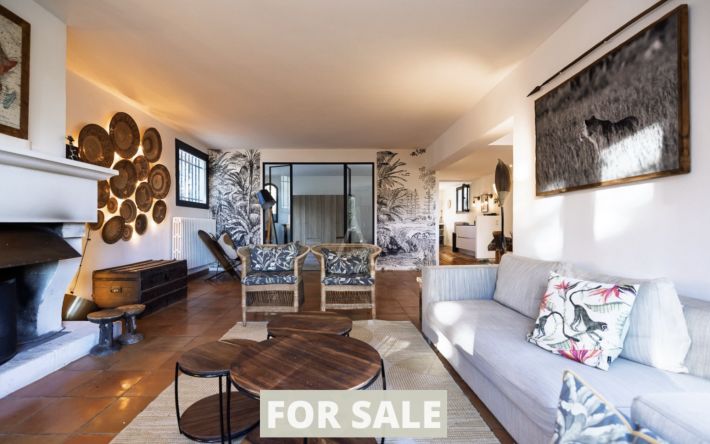 Detached House with Pool in Landscaped Garden