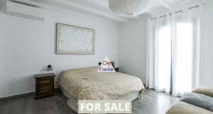 Detached House with Pool in Landscaped Garden