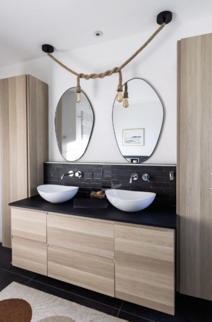 Detached House with Pool in Landscaped Garden