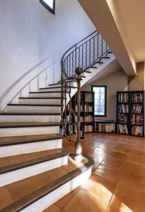 Detached House with Pool in Landscaped Garden