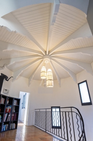 Detached House with Pool in Landscaped Garden