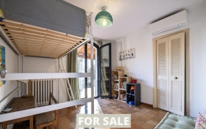 Detached House with Pool in Landscaped Garden