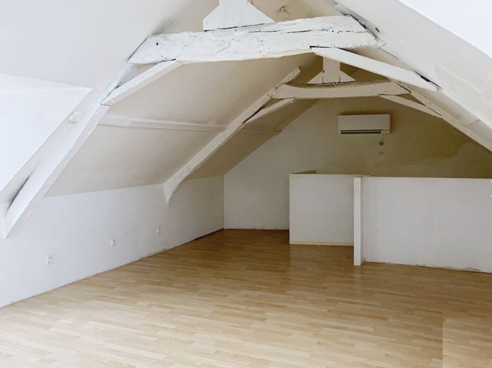 Fully Renovated Barn with Character