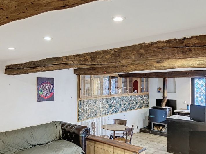 Fully Renovated Barn with Character