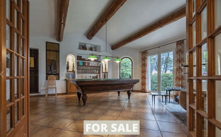 Detached Country House with Mature Gardens