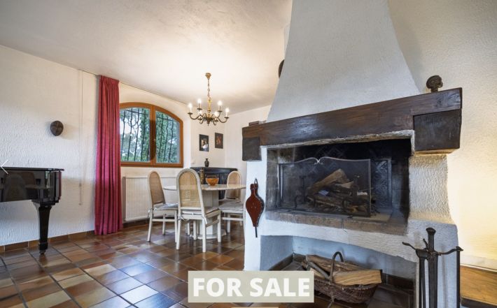 Detached Country House with Mature Gardens