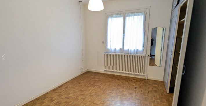 Detached House with Garden