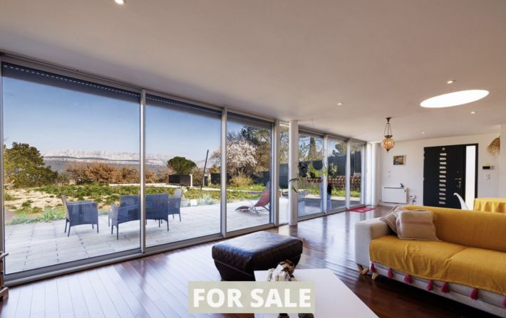 Contemporary House with Guest Accommodation