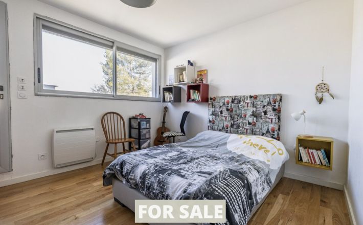 Contemporary House with Guest Accommodation