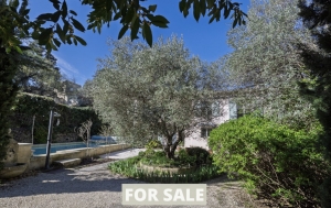 Manor House with Swimming Pool in Landscaped Gardens