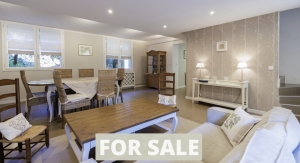 Manor House with Swimming Pool in Landscaped Gardens