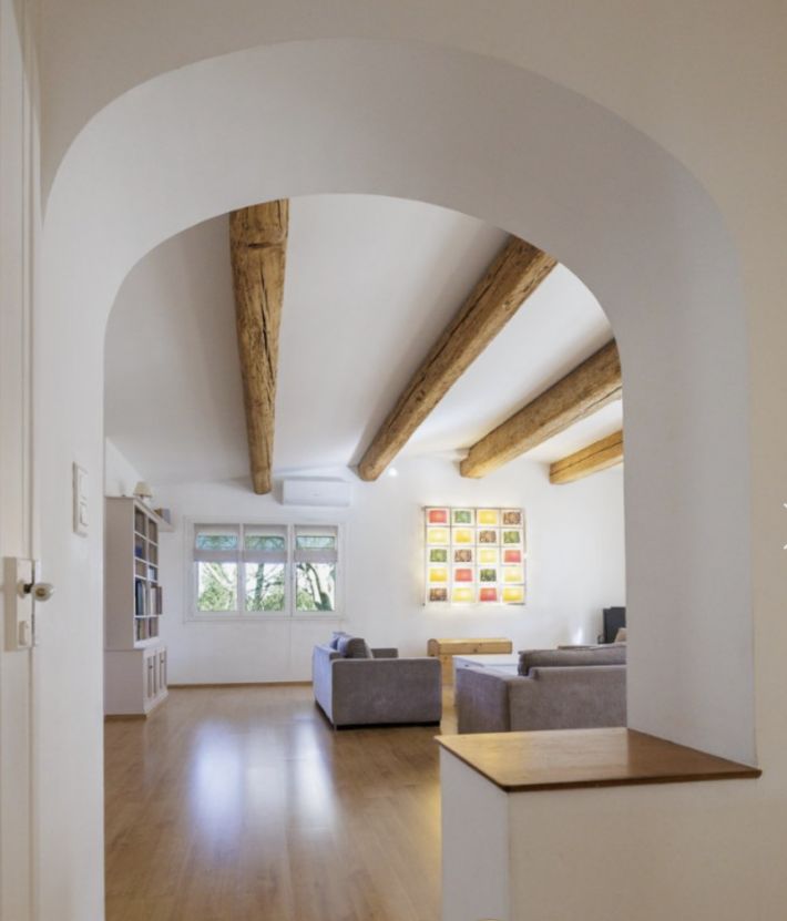 Manor House with Swimming Pool in Landscaped Gardens